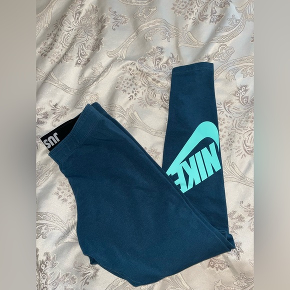 Nike Leggings - Picture 3 of 5